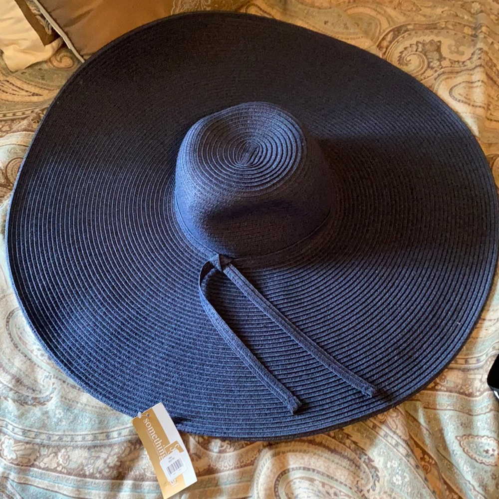 Oversized floppy Beach Hat